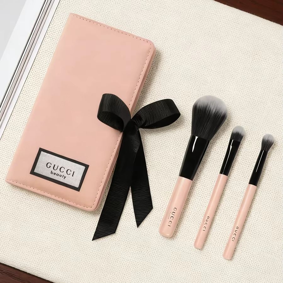 Luxury Skincare And Makeup Brands - Набор косметических кистей GUCCI, розовая кисть