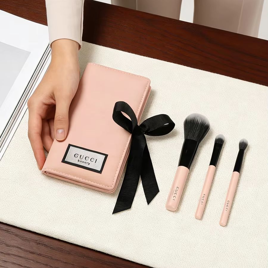 Набор косметических кистей GUC – обзор и цена Luxury Skincare And Makeup Brands